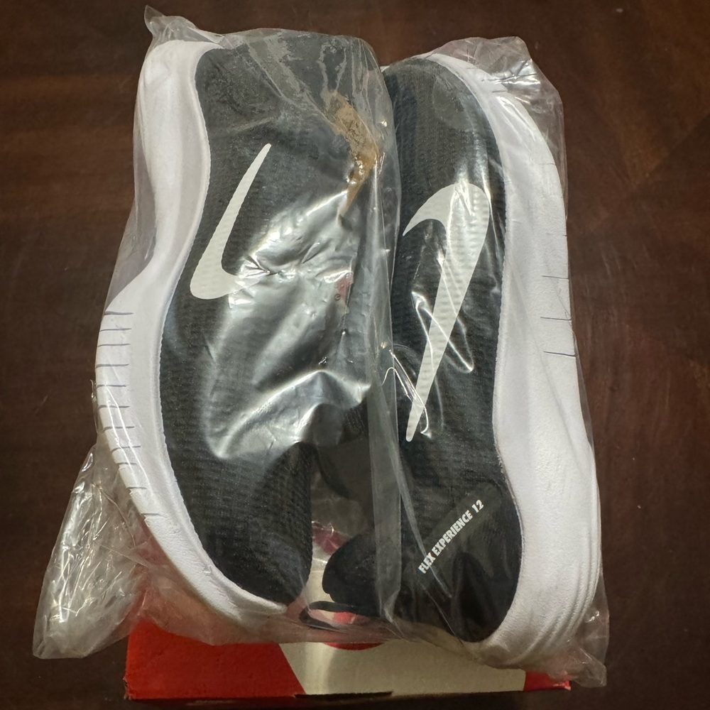 Nike Black and White Athletic Sneakers Flex Experience 12